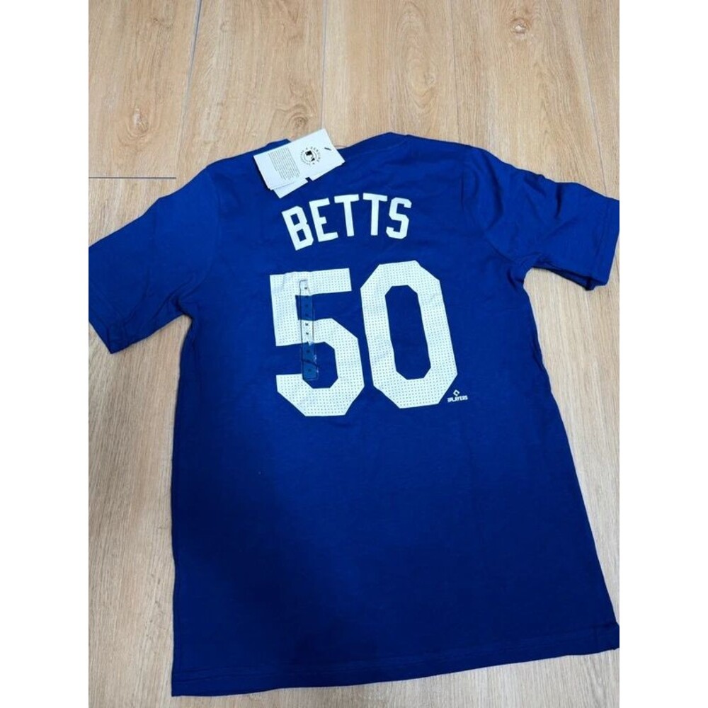 Nike LA Dodgers Mookie Betts 50 tshirt youth medium